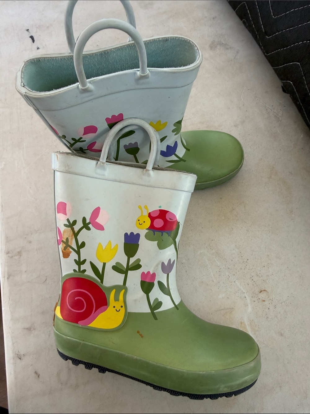 Cat & Jack Girls Green White Floral Snail Rain Boots